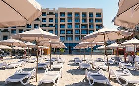 Aks Hotel